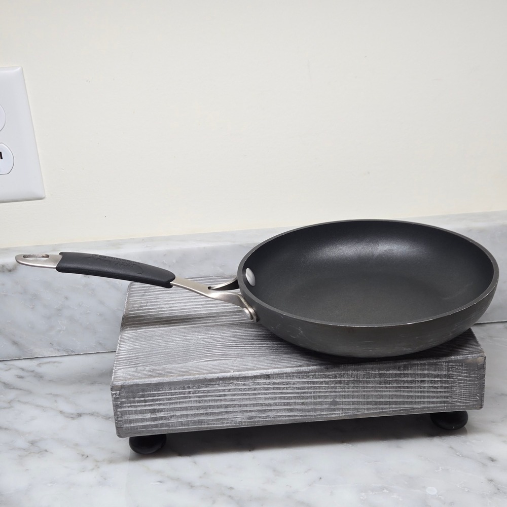 Cooking with Calphalon 8 Inch Nonstick Hard Anodized Aluminum Frying Pan 1388 - Picture 2 of 9